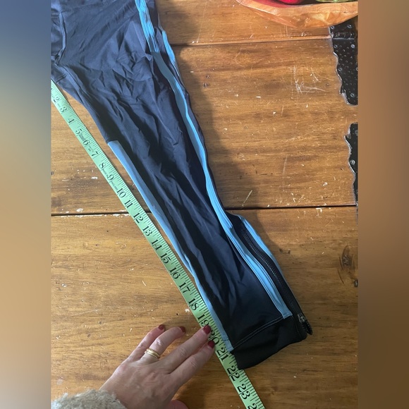 Lululemon Zip The Line Crop Black Blue Leggings Women's Size 6 - Picture 9 of 13